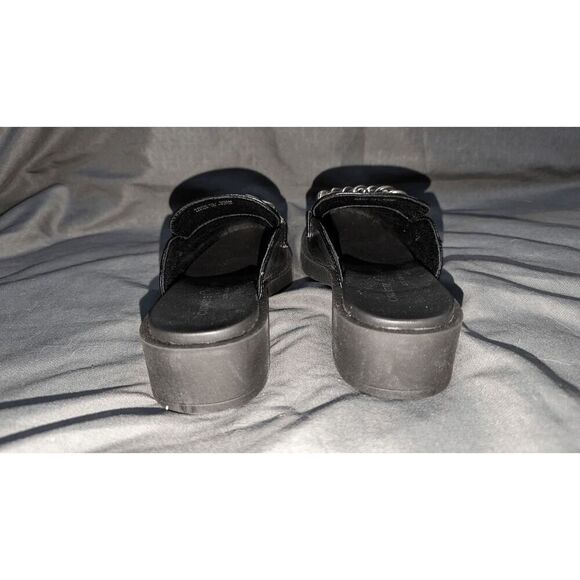 NWOB Chinese Laundry Paris Black W/Silver Chain Mule Size: 5 - Picture 4 of 6
